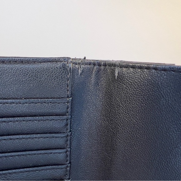 Guess geela wallet in good condition. - Picture 8 of 8